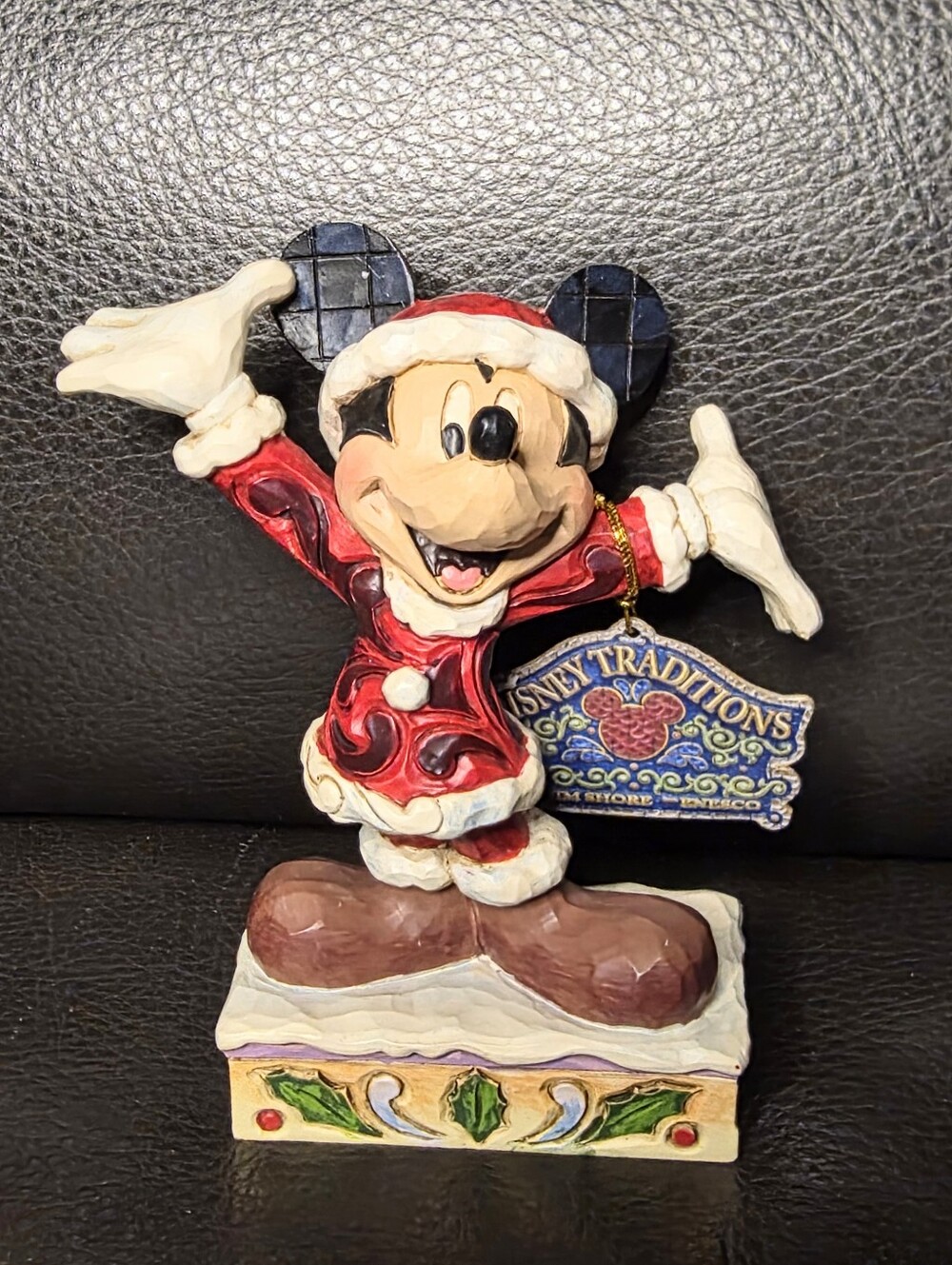DISNEY TRADITIONS l JIM SHORE l ENESCO Mickey Mouse Santa Figurine - Red